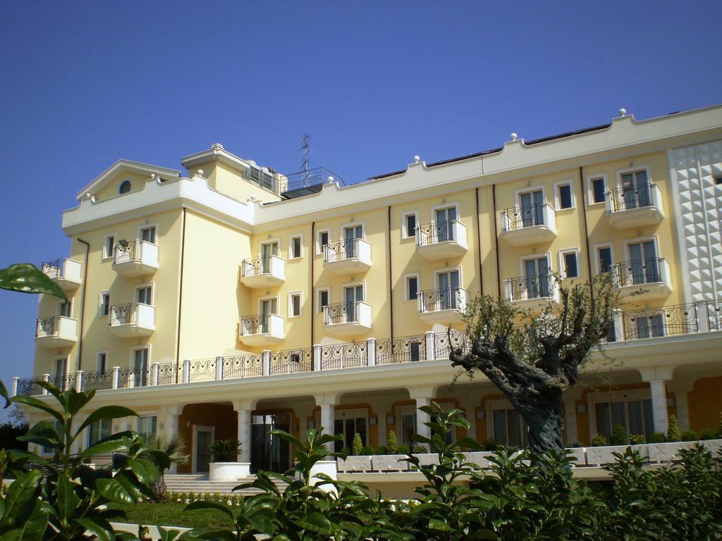 Hotel Concorde Sant'Egidio alla Vibrata ภายนอก รูปภาพ