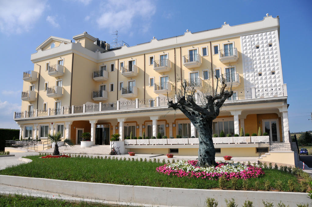 Hotel Concorde Sant'Egidio alla Vibrata ภายนอก รูปภาพ