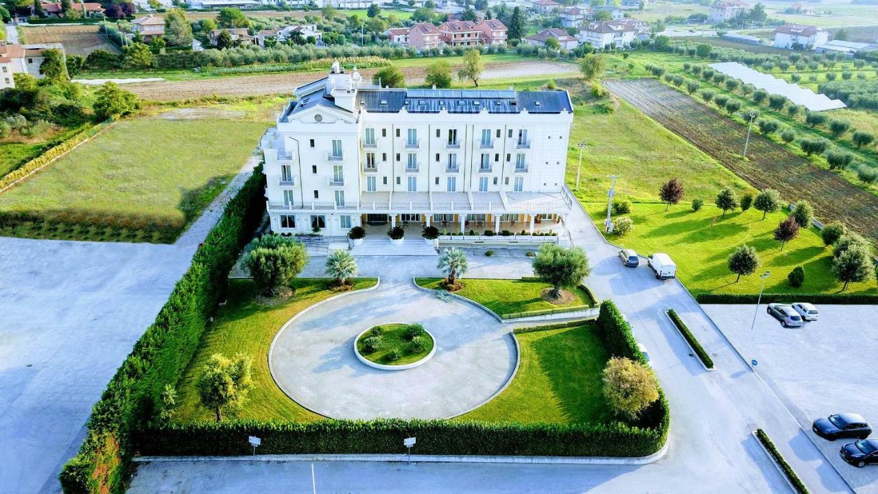 Hotel Concorde Sant'Egidio alla Vibrata ภายนอก รูปภาพ